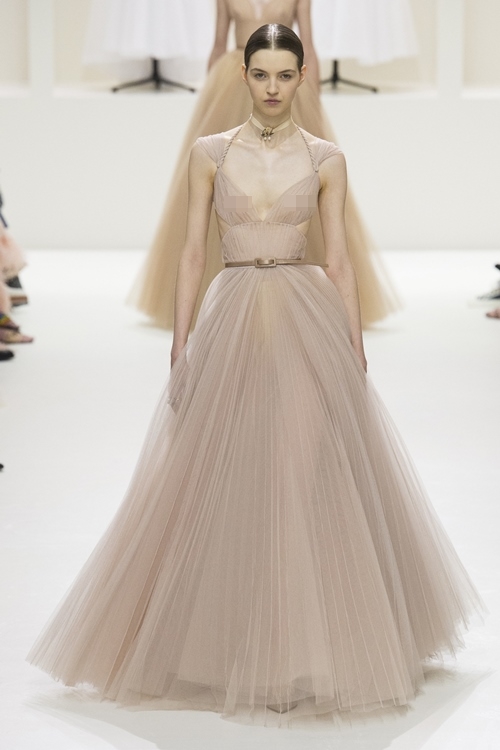 Mọi quý cô muốn mơ mãi giấc mơ Christian Dior - 7