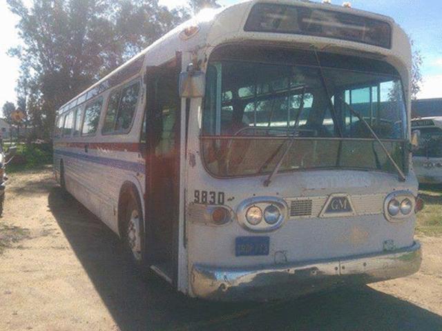 Kinh doanh - Mua chiếc xe buýt gỉ sét, cô gái bỏ 3 năm cải tạo thành nhà đẹp như mơ