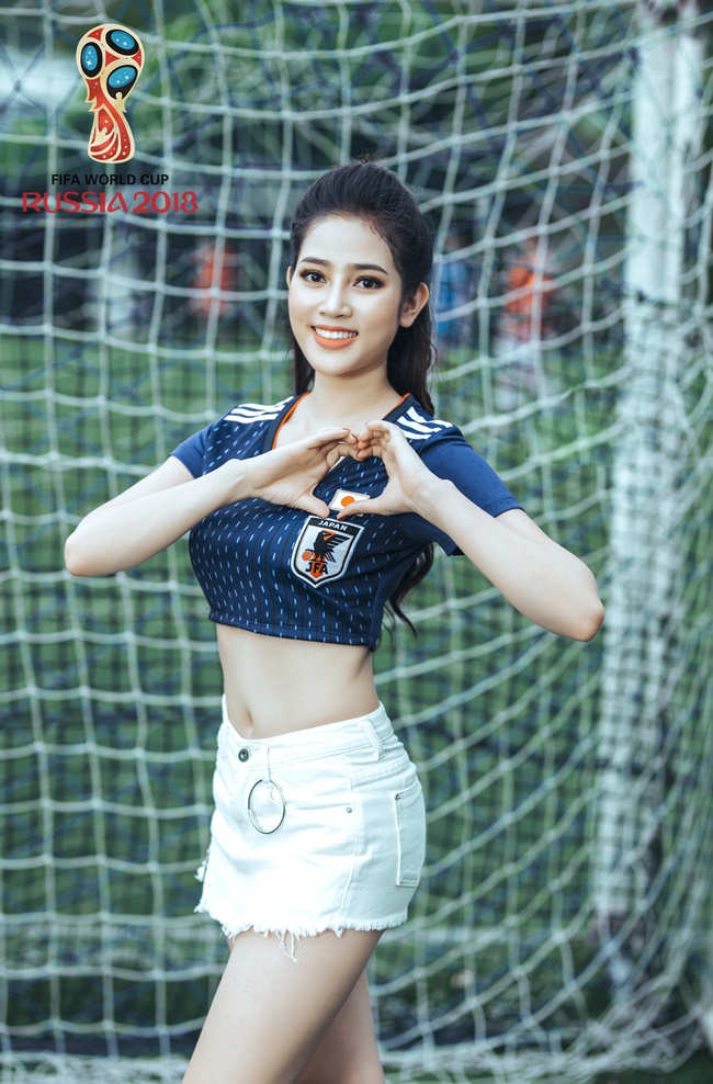 Chia sẻ về việc tuyển Nhật bị đánh giá &#34;trồi sụt&#34; phong độ trong trận gặp Ba Lan ở vòng bảng, người đẹp &#34;Đại gia chân đất&#34; lại có suy nghĩ khác. Cô cho biết, Nhật Bản có nhiều sự lựa chọn vì khi Ba Lan chính thưc bị loại, Nhật không cần quá vội vàng trong trận đấu này để giữ thể lực cho trận đấu gặp Bỉ tại vòng 1/8.