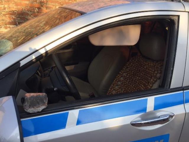 Pháp luật - Nghi án tài xế taxi bị hai kẻ lạ mặt hành hung, đập vỡ kính xe, cướp tài sản