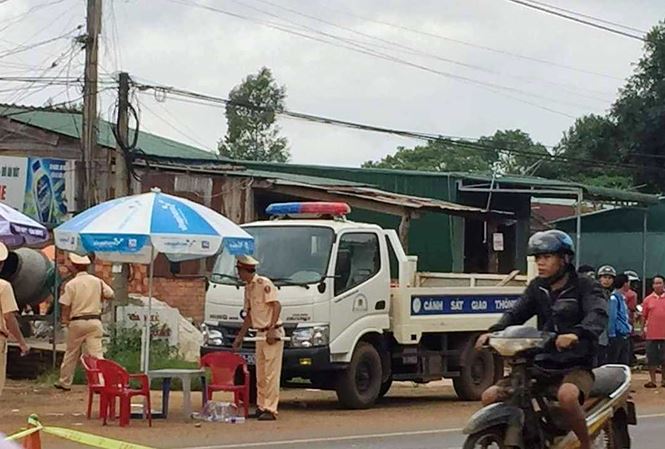 Trung tá công an tông chết phụ huynh chở con đi thi THPT nói gì? - 1