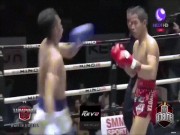 Thể thao - Kinh hoàng Muay Thái: Hùng hổ &quot;đòi ăn&quot; đối thủ, 1 giây ngất luôn tại chỗ