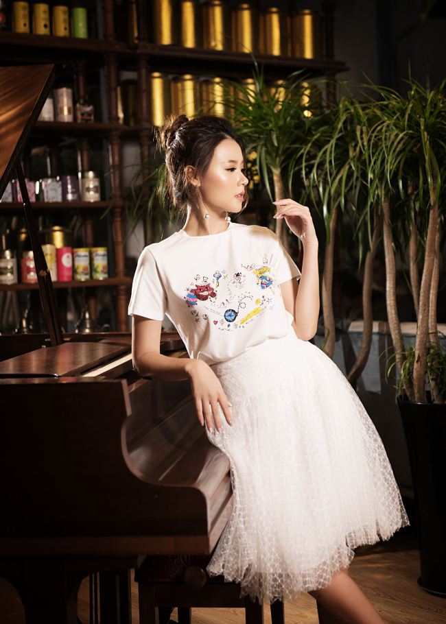 Midu quay về kín đáo sau cuộc đua gợi cảm hết cỡ - 2