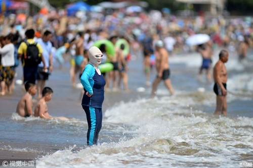 Bikini &#34;gái ngoan&#34; lại tấn công các bãi biển - 4