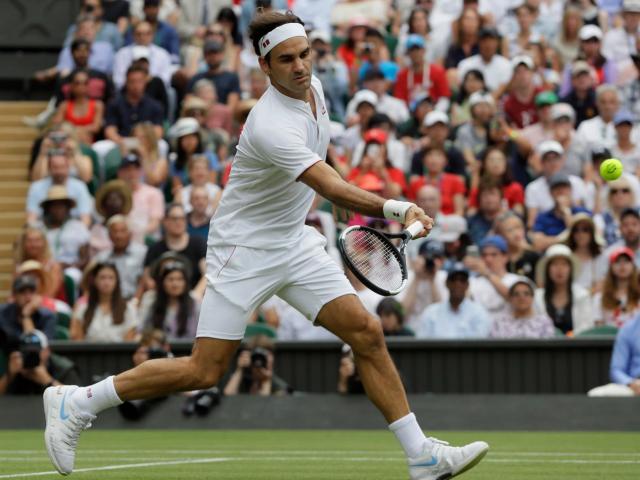 Thể thao - Clip hot Wimbledon: Federer bỏ nhỏ bóng xoáy &quot;chết cỏ&quot;, đối thủ ngao ngán