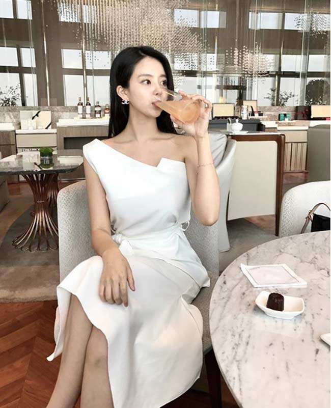 Gu mặc nữ tính khiến phái mạnh mê mệt của "nữ thần dương cầm Hàn Quốc" - 10