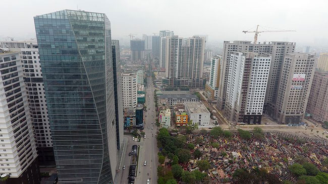 Bay trên 'rừng' cao ốc Hà Nội những ngày nắng nóng đỉnh điểm - 9