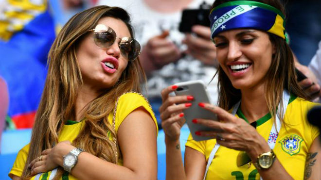 Ấn tượng World Cup 5/7: Sếp FIFA mắng Maradona, fan nữ bốc lửa trợ chiến Neymar - 5