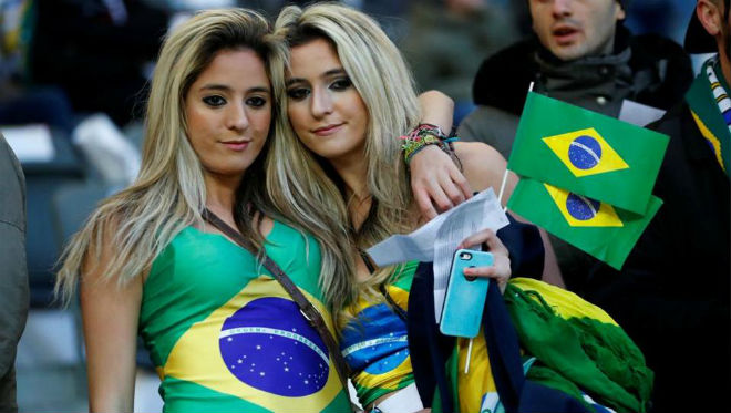 Ấn tượng World Cup 5/7: Sếp FIFA mắng Maradona, fan nữ bốc lửa trợ chiến Neymar - 4