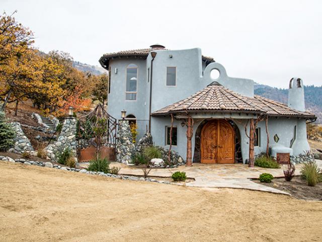 Tài chính - Bất động sản - Căn nhà có nội thất "gây sốc" được rao bán lên tới 175 tỷ đồng