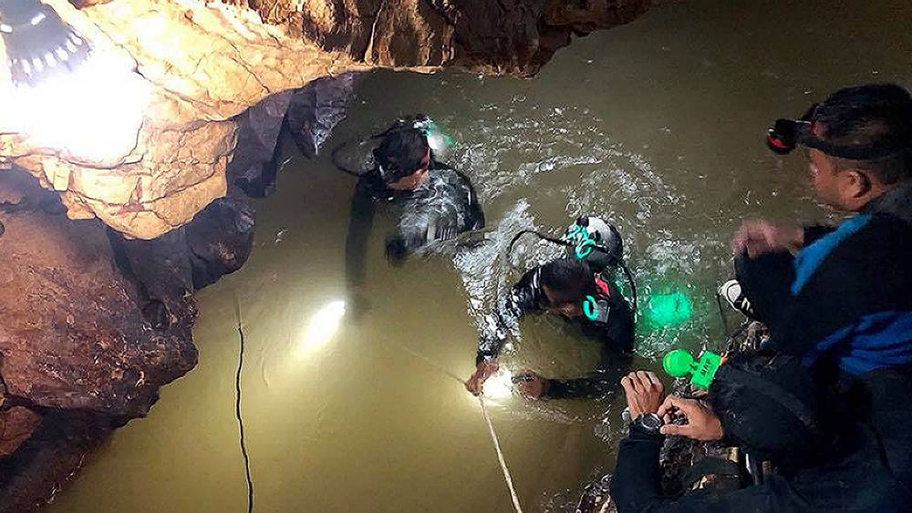 Thợ lặn đặc nhiệm SEAL thiệt mạng khi vào hang cứu đội bóng Thái Lan - 1