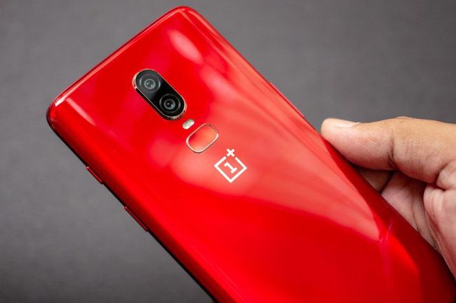 Phiên bản OnePlus 6 đỏ rực cho trải nghiệm thêm phần sang chảnh và thời thượng.