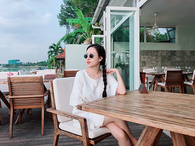 Theo Huyền Anh, nghệ thuật với cô nàng vẫn là một đam mê lớn.&nbsp;