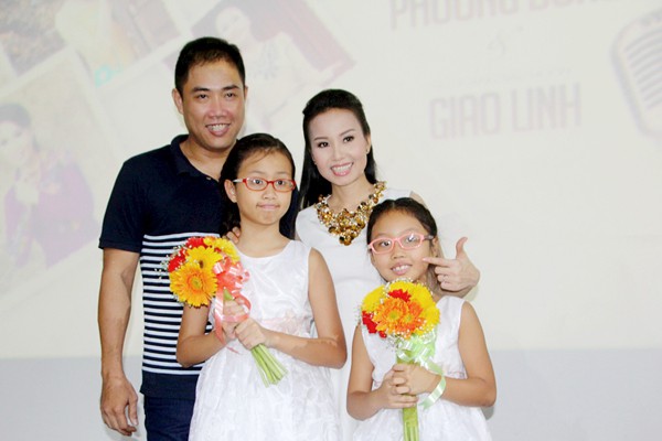 Sự nổi tiếng kỳ lạ của một ca sĩ không biết khoe của, chỉ thích làm vợ đảm - 4