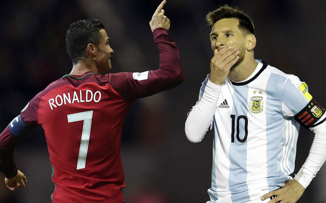 Ronaldo bỏ Real làm ông trùm Juventus: Messi yếu bóng vía núp bóng Barca - 1