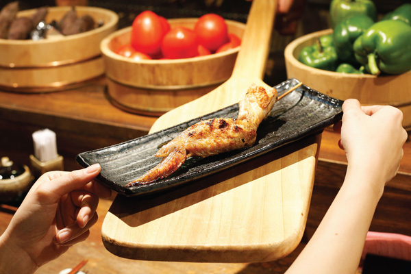 Trải nghiệm "ăn không điểm dừng" với nhà hàng nướng - nhậu kiểu Nhật đầu tiên tại Sài Gòn - 3