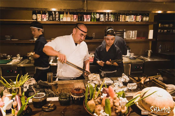 Trải nghiệm "ăn không điểm dừng" với nhà hàng nướng - nhậu kiểu Nhật đầu tiên tại Sài Gòn - 2