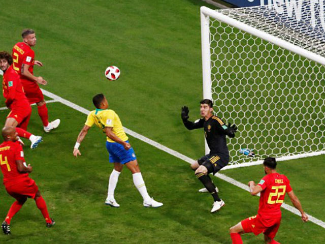 "Người nhện" Courtois lên thần: Neymar, Coutinho lắc đầu ngao ngán