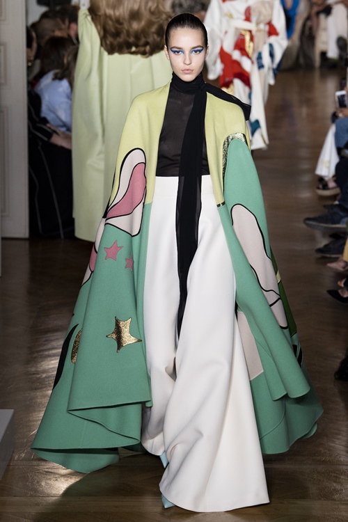 Những bộ cánh xứng danh tuyệt tác trên sàn Haute Couture Thu 2018 - 4