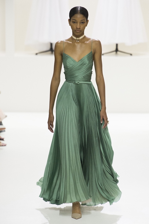 Những bộ cánh xứng danh tuyệt tác trên sàn Haute Couture Thu 2018 - 5