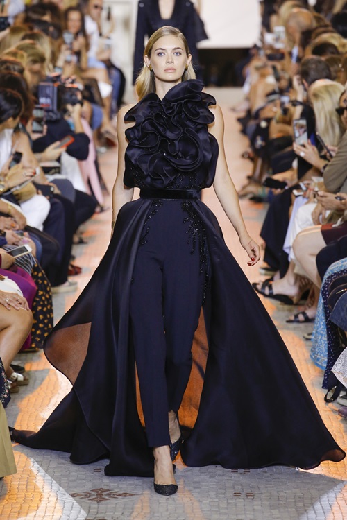 Những bộ cánh xứng danh tuyệt tác trên sàn Haute Couture Thu 2018 - 15