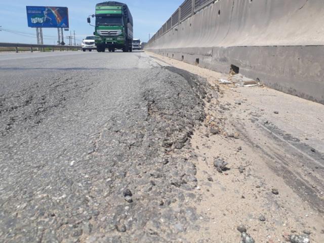 Tin tức trong ngày - Thị sát "quốc lộ ngàn tỉ vừa làm xong đã hư hỏng"