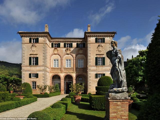 Tài chính - Bất động sản - Biệt thự hơn 300 năm tuổi gây "choáng" với kiến trúc thách thức thời gian