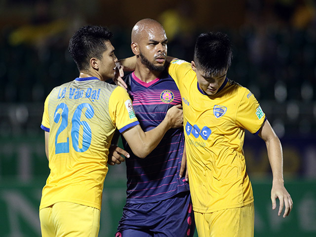 Bóng đá - Đồng đội cũ Hazard &amp; Lukaku nổi cáu vì "thói xấu" của V-League