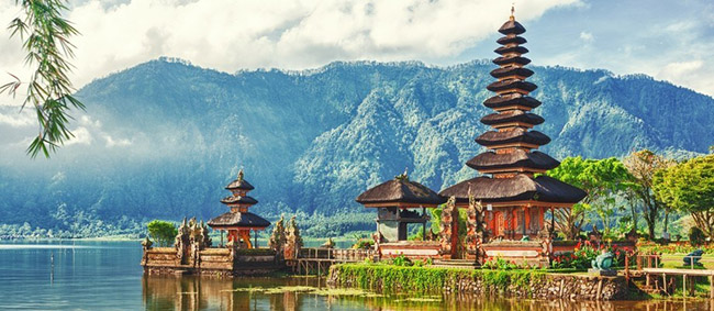 Bali, Indonesia: Mặt trời, biển xanh thẳm và những bãi cát trắng chạy dài. Bali là thiên đường nhiệt đới dành cho mọi&nbsp; du khách.