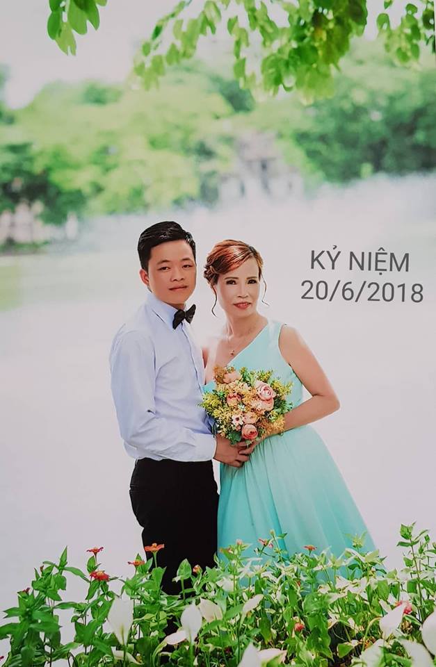 Chuyện ít biết về mối tình đẹp như mơ giữa cô dâu 61 tuổi và chú rể 26 tuổi - 4
