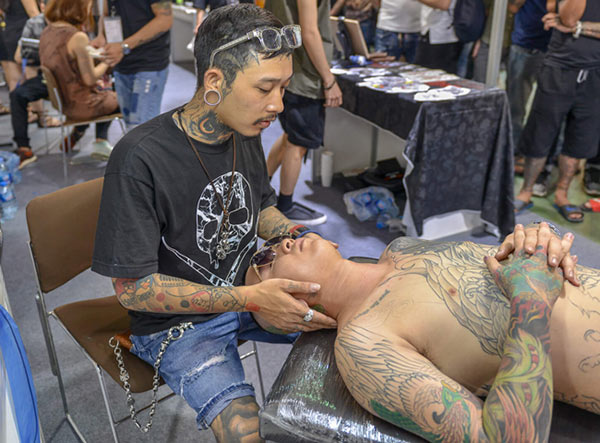 Clip: Ngắm hình xăm toàn thân bắt mắt tại lễ hội xăm hình ở Hà Nội - 2