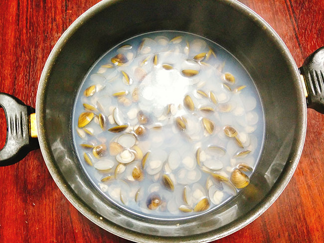 Trời nóng thế này, nấu ngay bát canh hến giải nhiệt đi thôi - 4
