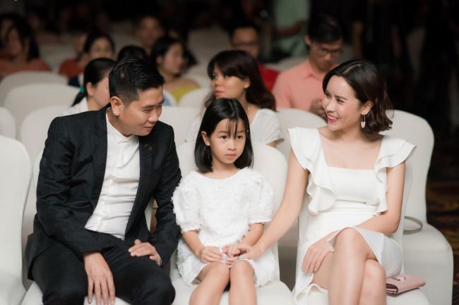 &#34;Sốt&#34; vì ảnh Lưu Hương Giang cho con uống sữa khi trang điểm - 2
