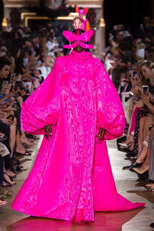 Tròn mắt với váy áo lập dị tại sàn diễn Haute Couture - 14