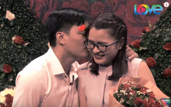 Lần đầu gặp mặt chàng trai đã tặng vòng vàng khiến cô gái sợ hãi - 5