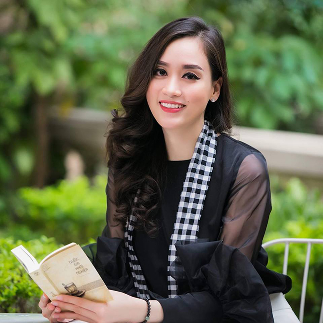 Vừa qua, tên tuổi của Hồng Nhung gây&nbsp;chú ý&nbsp;khi các khoảnh khắc của cô trong chương trình &#34;Chiếc nón kỳ diệu&#34; được chia sẻ lại.