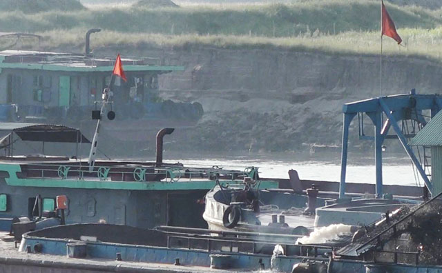 Cận cảnh "cát tặc" lộng hành phớt lờ chỉ đạo của Chủ tịch Hà Nội - 9