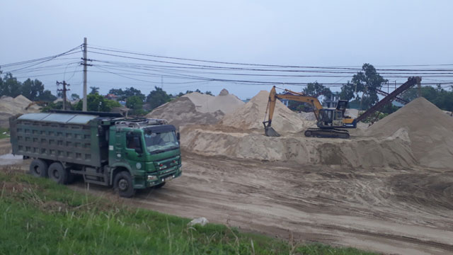 Cận cảnh "cát tặc" lộng hành phớt lờ chỉ đạo của Chủ tịch Hà Nội - 11