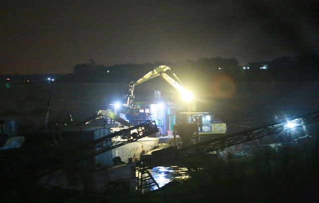 Cận cảnh "cát tặc" lộng hành phớt lờ chỉ đạo của Chủ tịch Hà Nội - 7