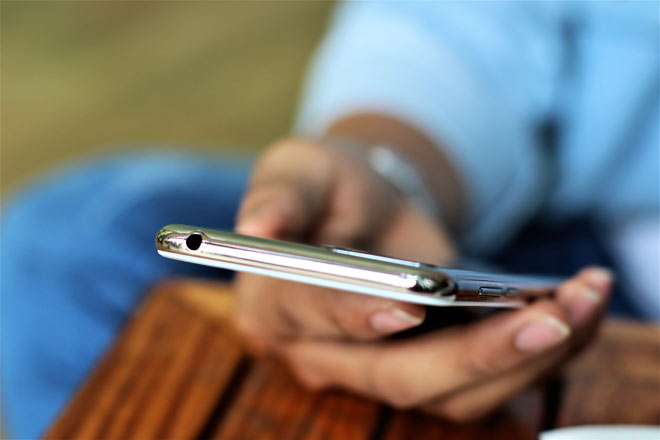 Honor tung Smartphone viền mỏng giá ‘hạt dẻ’ mở khóa bằng khuôn mặt - 2