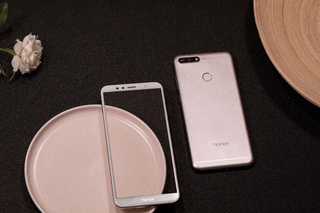 Honor tung Smartphone viền mỏng giá ‘hạt dẻ’ mở khóa bằng khuôn mặt - 4