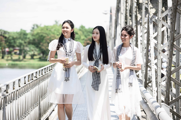 “Nàng thơ xứ Huế” Ngọc Trân đẹp ngọt ngào khi ký tặng sách - 8