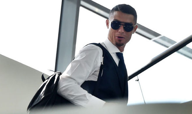 “Siêu bom tấn” Ronaldo: Áo số 7 được rao bán, Juventus vẫn sốt ruột - 1