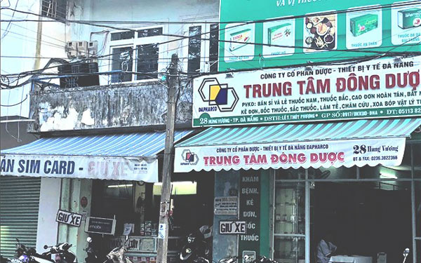 Đà Nẵng: Hàng chục khu nhà tập thể nguy cơ sụp đổ, dân vẫn cố bám víu - 1