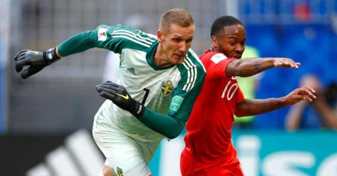 Nước Anh chia rẽ: Sterling “chân gỗ” quá nhiều, Beckham phải lên tiếng - 2