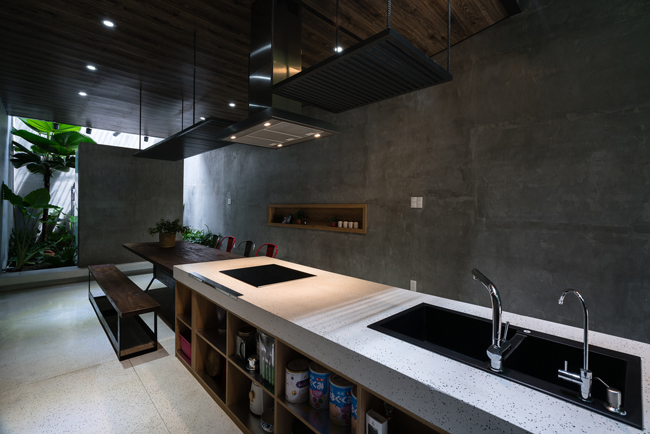 Khu vực bếp thông suốt không bị ngăn cách&nbsp;