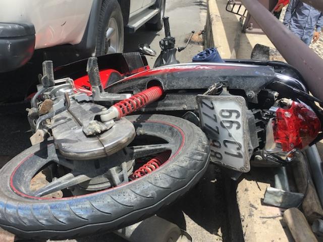 Tin tức trong ngày - Bé trai 5 tuổi bơ vơ khi mẹ và chị tử vong do TNGT