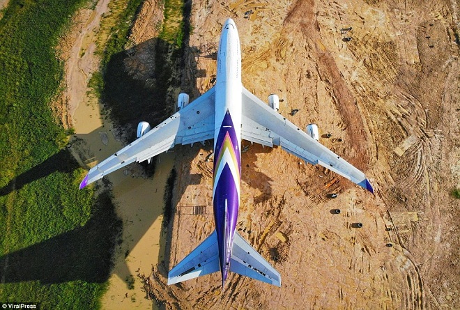 Thái Lan: Tỉnh dậy sau một đêm, ngỡ ngàng thấy Boeing 747 trên cánh đồng - 3