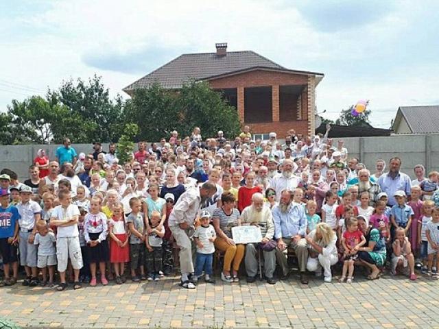 Người đàn ông có gia đình lớn nhất hành tinh với 346 con cháu