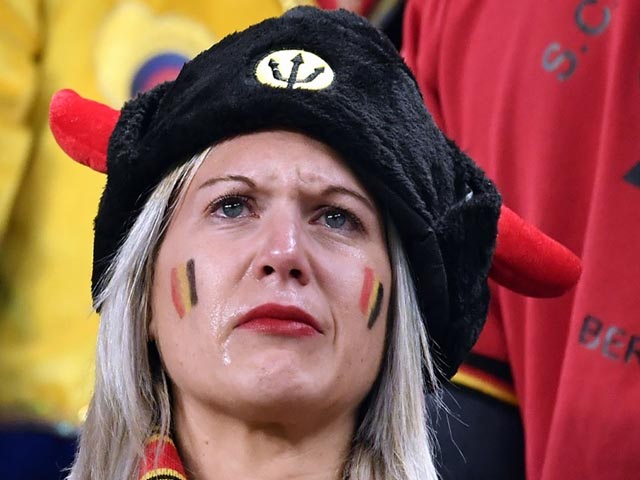 Ấn tượng World Cup 11/7: Lukaku hóa “chân gỗ”, mỹ nữ cạn lệ khóc tuyển Bỉ